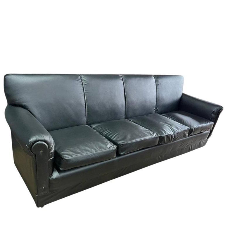 Sofa En Cuerosintetico Con Posa Brazos Y Almohadones